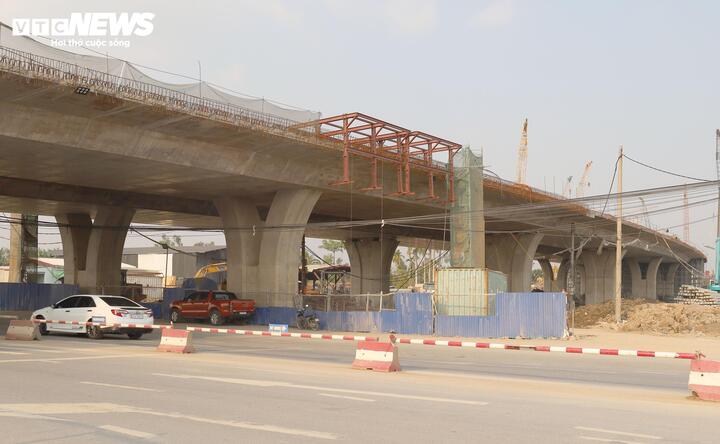 Hình hài cầu vượt sông Lạch Tray hơn 2.000 tỷ đồng sau 13 tháng thi công - Ảnh 12