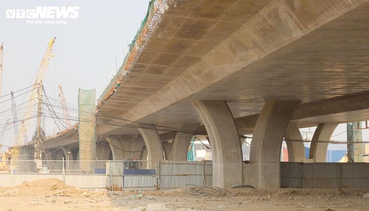 Hình hài cầu vượt sông Lạch Tray hơn 2.000 tỷ đồng sau 13 tháng thi công - Ảnh 13