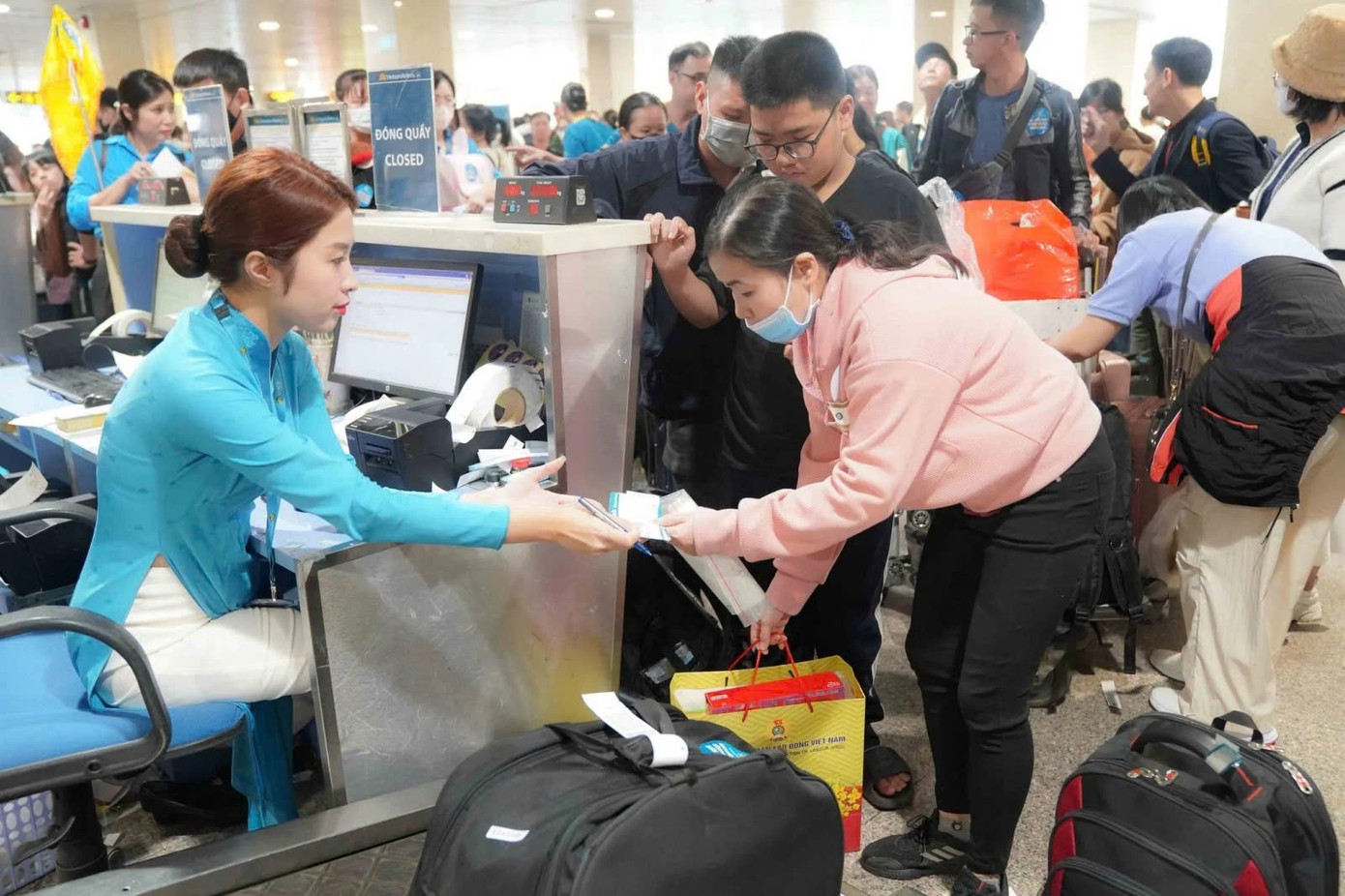 Lương tăng, thưởng Tết cao nhất 1,8 tỷ đồng - Ảnh 1