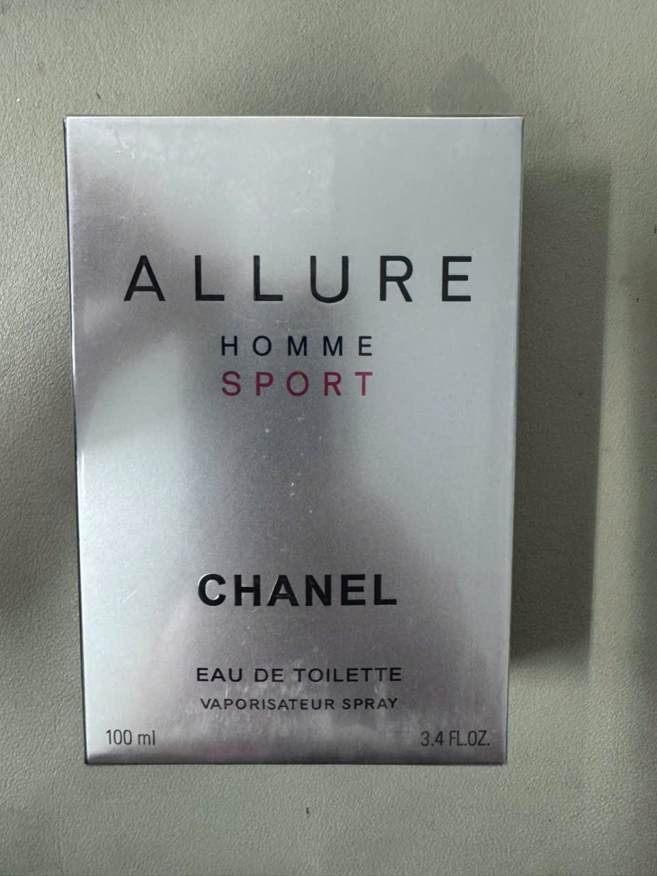 Triệt phá đường dây buôn bán 10.000 chai nước hoa Chanel, BVL, Versace giả - Ảnh 5