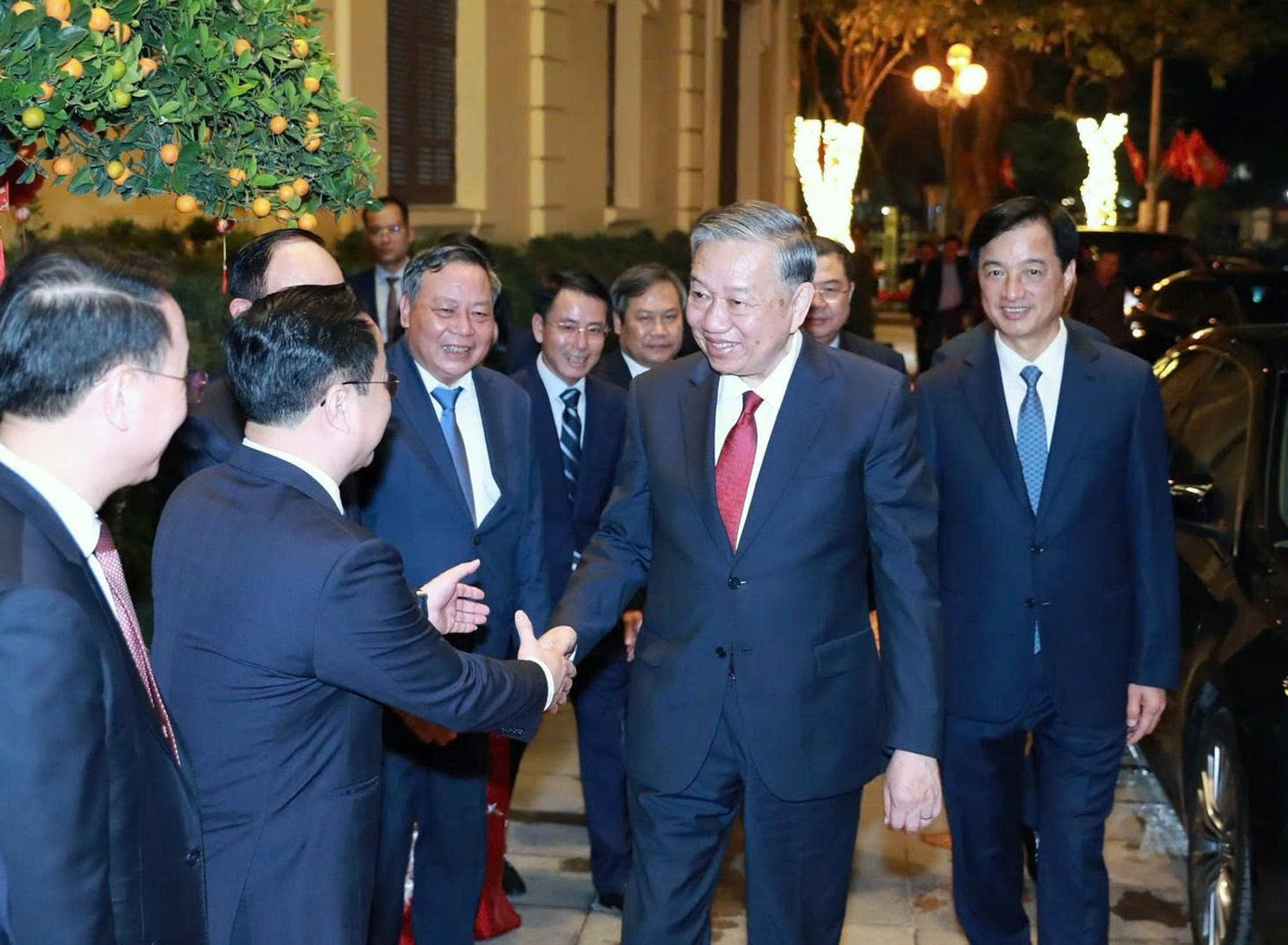 Tổng Bí thư hoan nghênh Hà Nội 'dám nhìn thẳng vào sự thật, mạnh dạn đổi mới tư duy, nghĩ lớn, làm lớn' - Ảnh 1