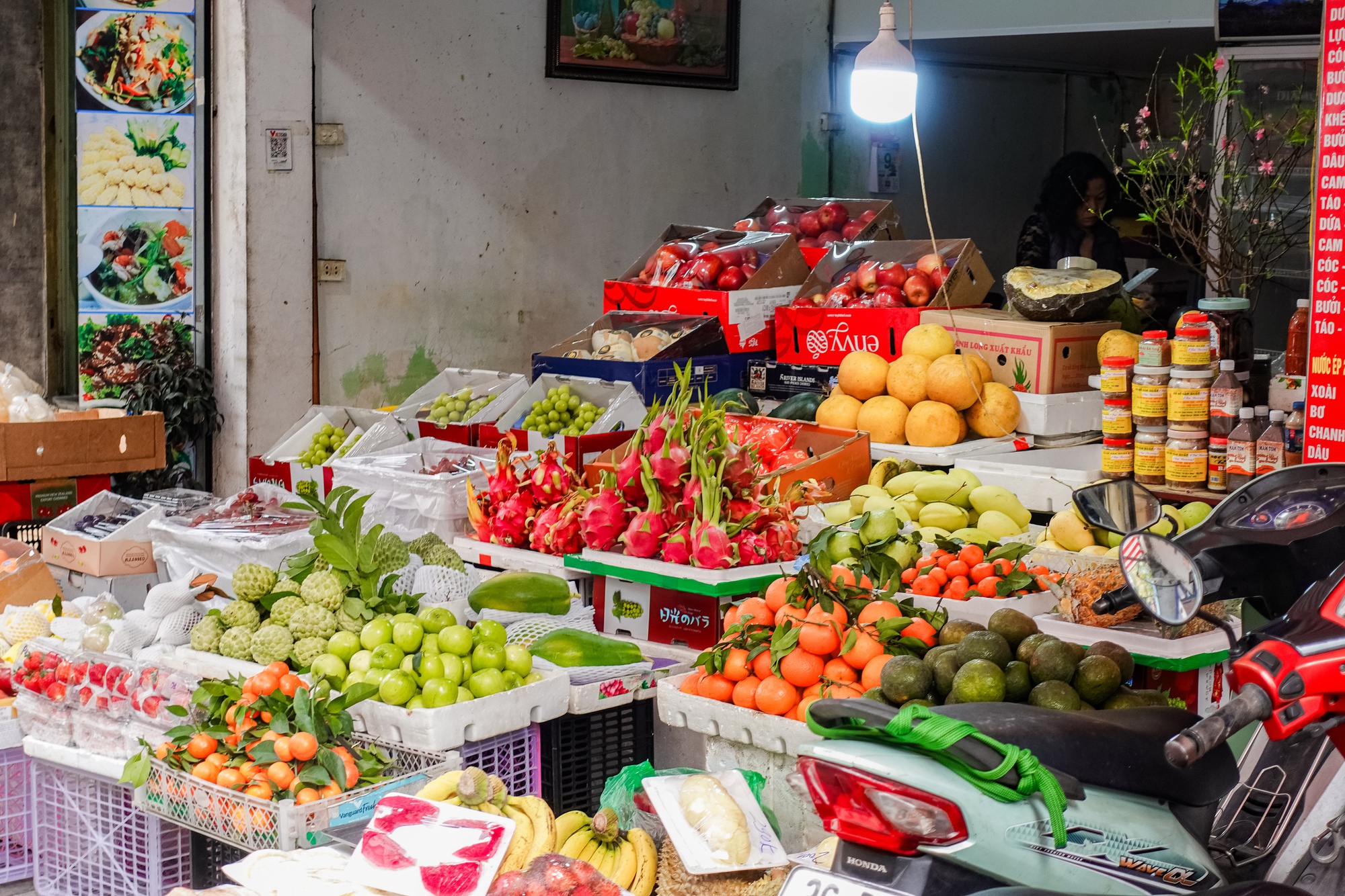 Gà luộc 1 triệu/con vẫn đổ xô mua - đây là khu chợ hot nhất Hà Nội hôm nay! - Ảnh 17