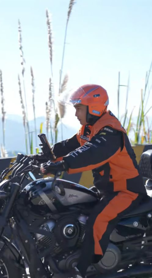 Shipper cô đơn nhất Trung Quốc: 24 tuổi chạy 200 đơn/ngày, một mình gánh cả vùng viễn biên, thu nhập vượt xa đồng nghiệp - Ảnh 5