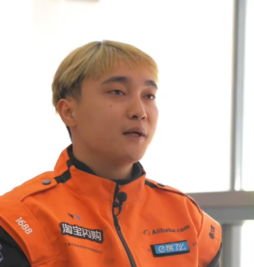 Shipper cô đơn nhất Trung Quốc: 24 tuổi chạy 200 đơn/ngày, một mình gánh cả vùng viễn biên, thu nhập vượt xa đồng nghiệp - Ảnh 2