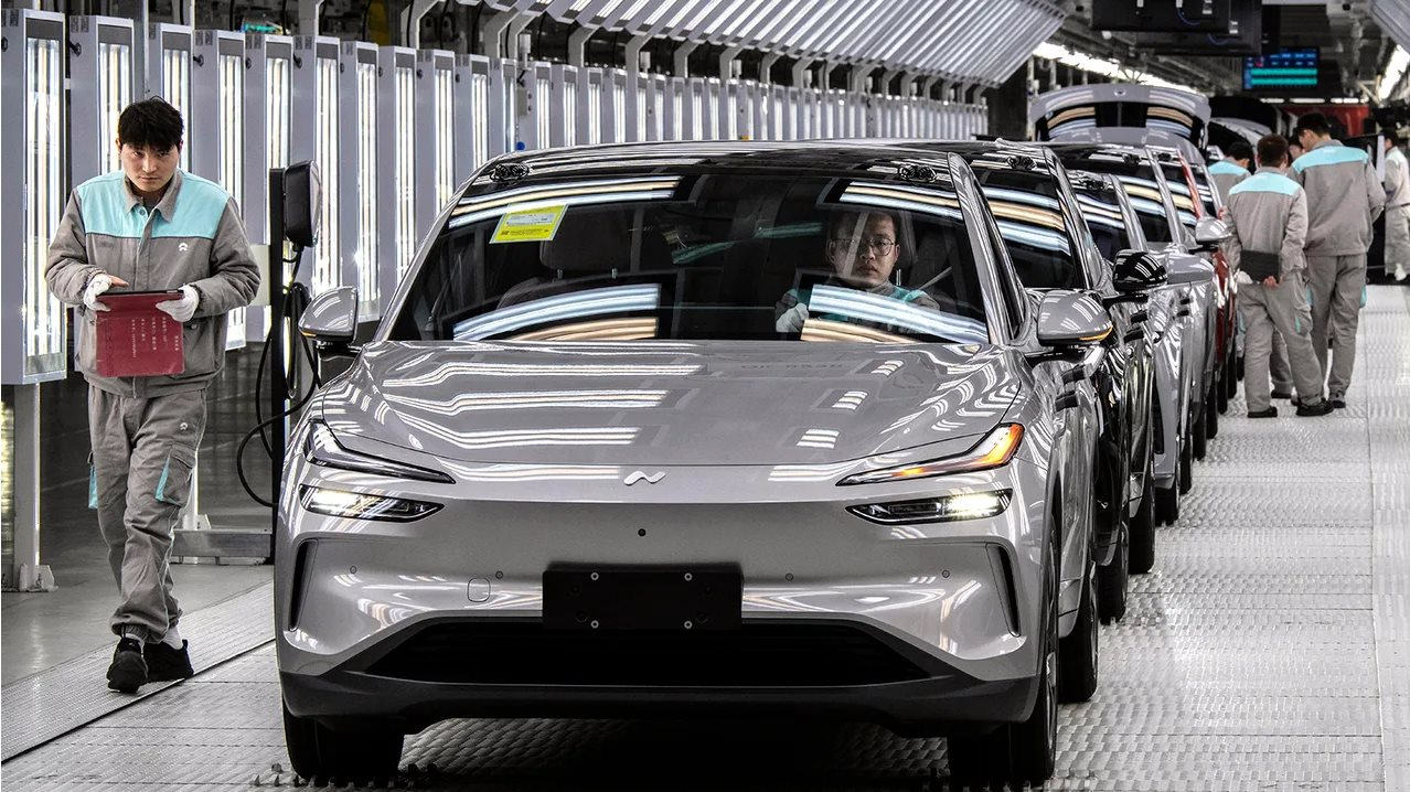 Một loạt hãng xe điện từ BYD đến Xiaomi, Xpeng 'rủ nhau' sụt giảm doanh số, 30 triệu lao động trong ngành lo lắng - Ảnh 1