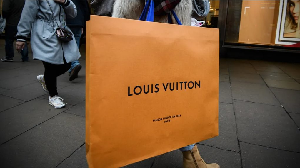 Bê bối chấn động: Một hãng thời trang nộp phạt gần 600.000 USD vì cáo buộc rửa tiền - Ảnh 1