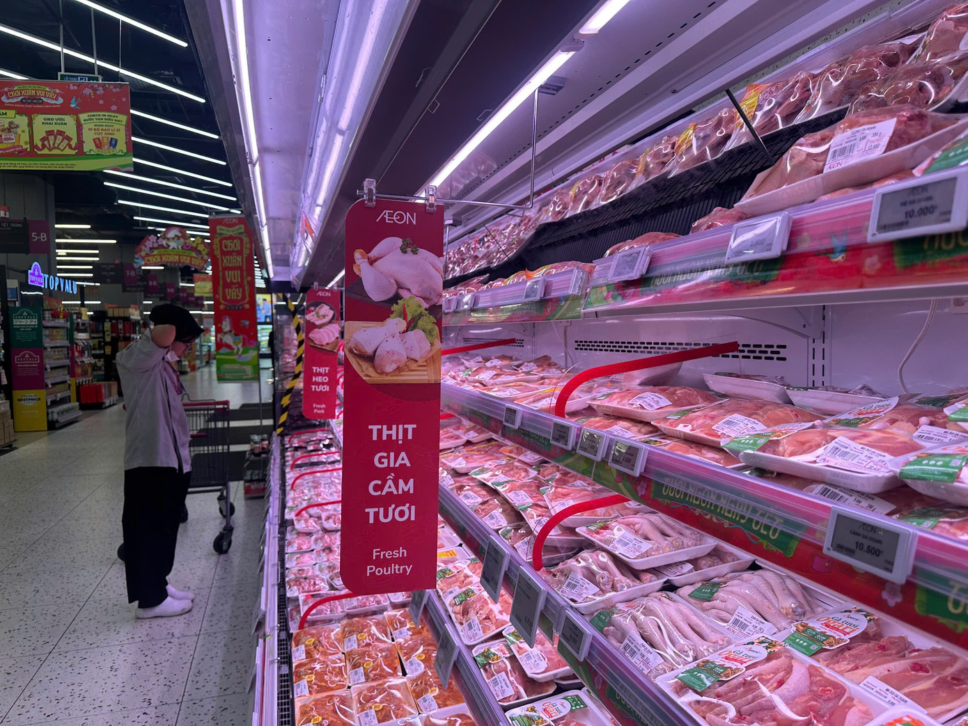 Mùng 2 Tết: Siêu thị ngập rau thịt, khách vắng tanh vắng ngắt - Ảnh 5