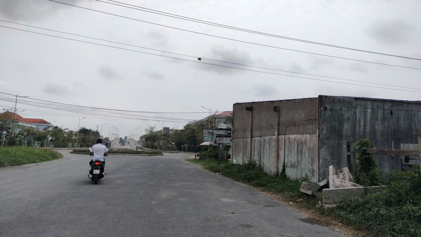 Cà Mau thanh tra dự án vướng nghi vấn thu hồi đất làm đường nhưng phân lô bán nền - Ảnh 1