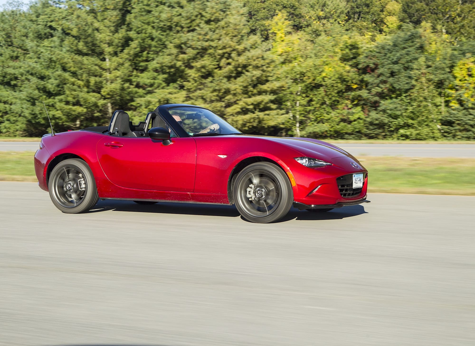 Mazda chơi lớn quá: Vừa nhận cọc CX-90 giá 2,5 tỷ lại sắp bán thêm một mẫu xe mui trần cho dân chơi, giá dự kiến không dưới 1,3 tỷ - Ảnh 2