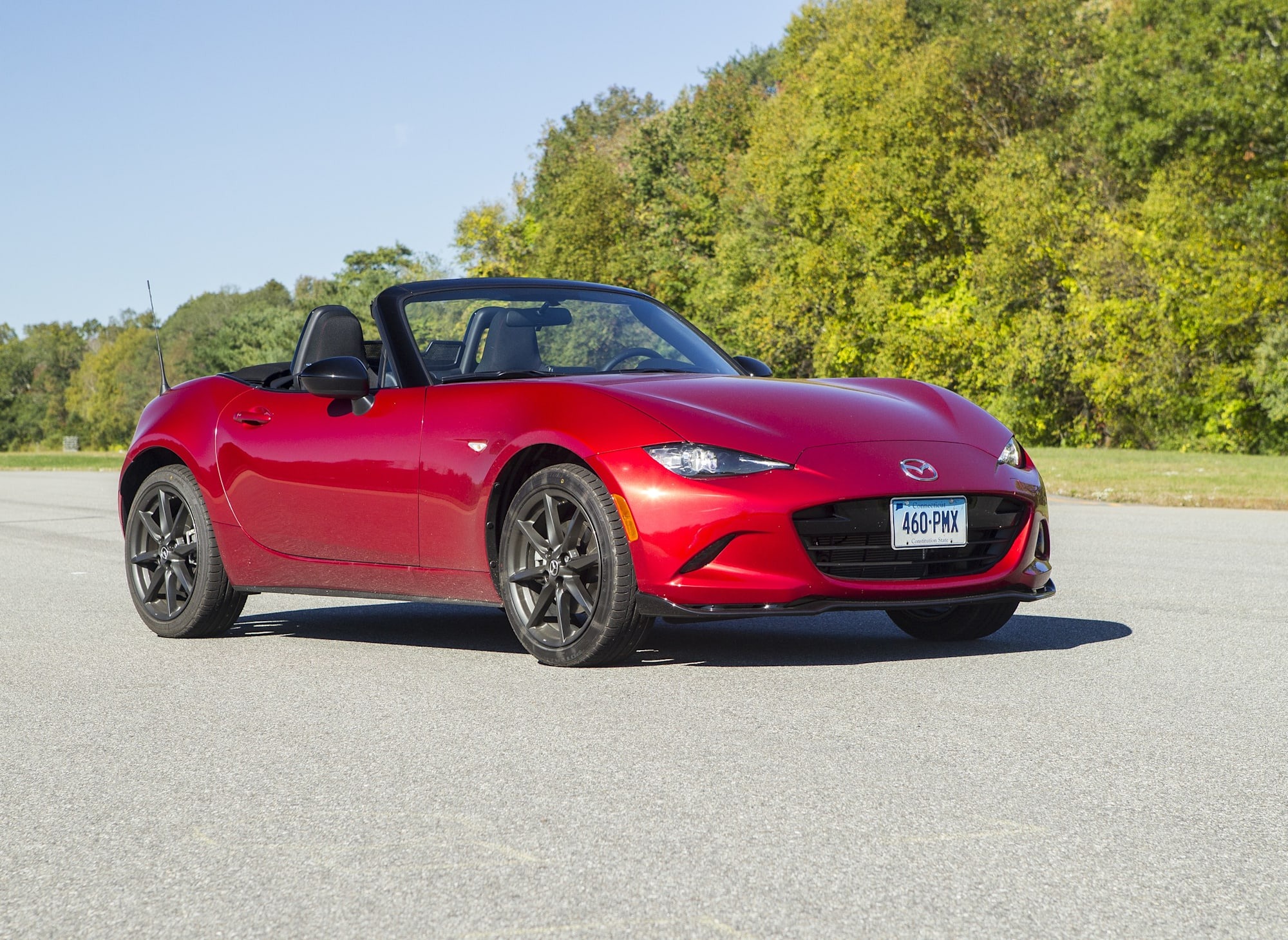 Mazda chơi lớn quá: Vừa nhận cọc CX-90 giá 2,5 tỷ lại sắp bán thêm một mẫu xe mui trần cho dân chơi, giá dự kiến không dưới 1,3 tỷ - Ảnh 1