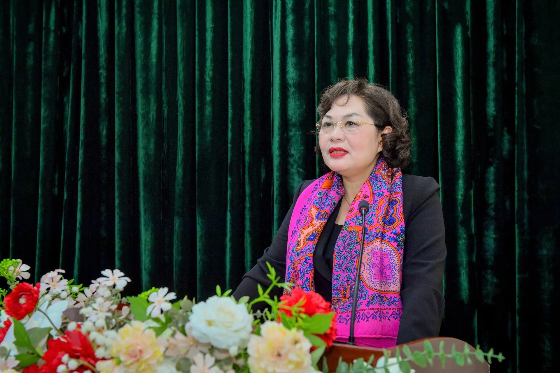 Thống đốc Nguyễn Thị Hồng được 100% cử tri nơi cư trú tín nhiệm giới thiệu ứng cử Đại biểu Quốc hội khóa XVI - Ảnh 1