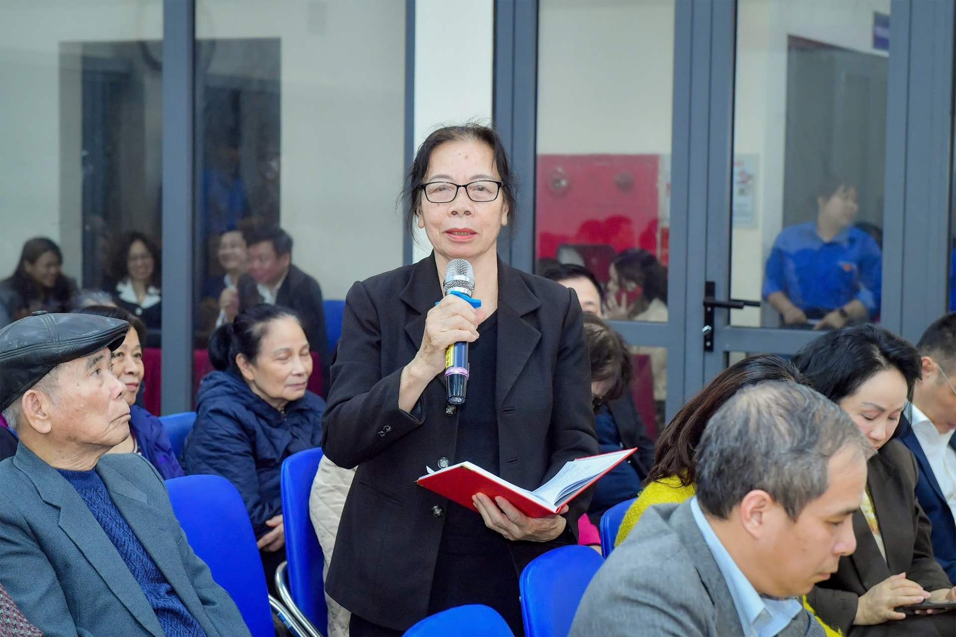 Thống đốc Nguyễn Thị Hồng được 100% cử tri nơi cư trú tín nhiệm giới thiệu ứng cử Đại biểu Quốc hội khóa XVI - Ảnh 3