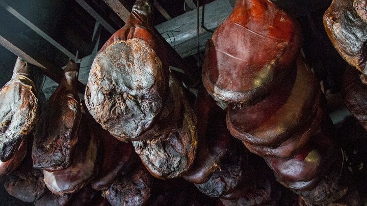 Vì sao người châu Âu thích các món thịt hun khói? - Ảnh 2