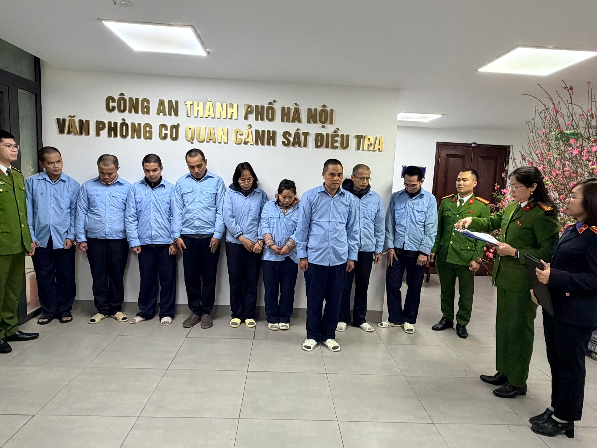 Một ngân hàng bị lừa đảo hơn 300 tỉ đồng - Ảnh 2