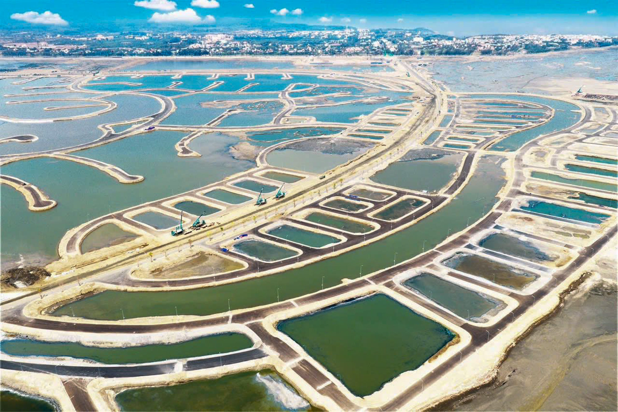 3 “ông lớn” chia thị phần bất động sản TP.HCM năm Bính Ngọ: Vinhomes làm siêu dự án ngoại ô, Masterise tiếp tục giữ trung tâm, Sun Group đánh thức vùng ven sông - Ảnh 3