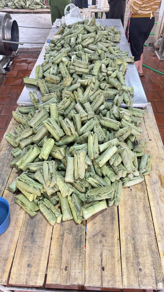 750 cây giò, 720 túi xúc xích chứa chất cấm: Khởi tố mẹ con chủ cơ sở tại chợ đầu mối Đông Tảo - Ảnh 4