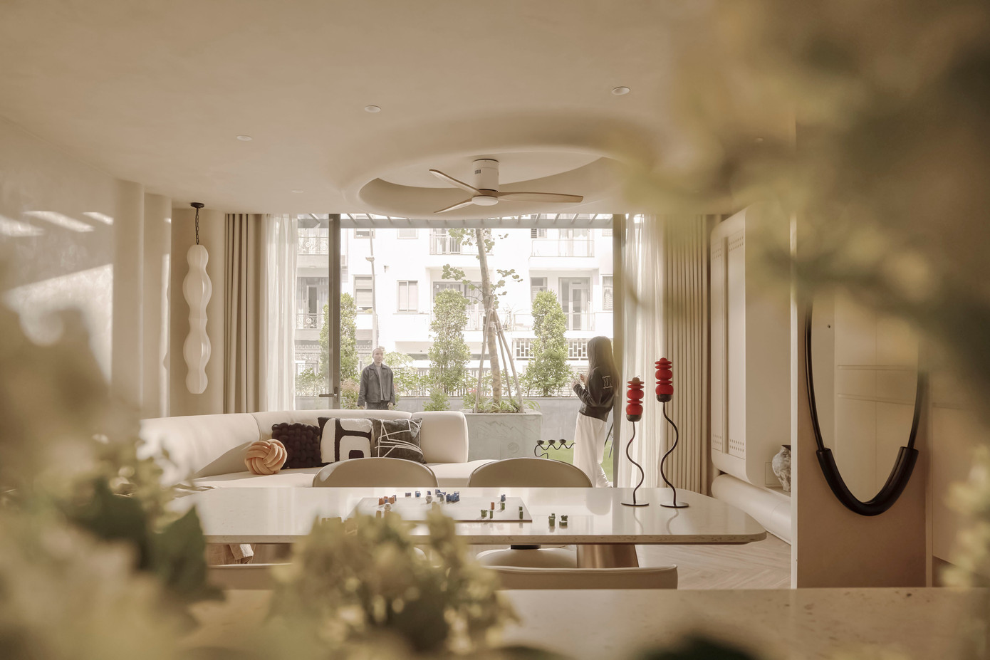 Tận dụng ánh sáng tự nhiên lan tỏa toàn bộ không gian của ngôi nhà hơn 120m2 - Ảnh 5