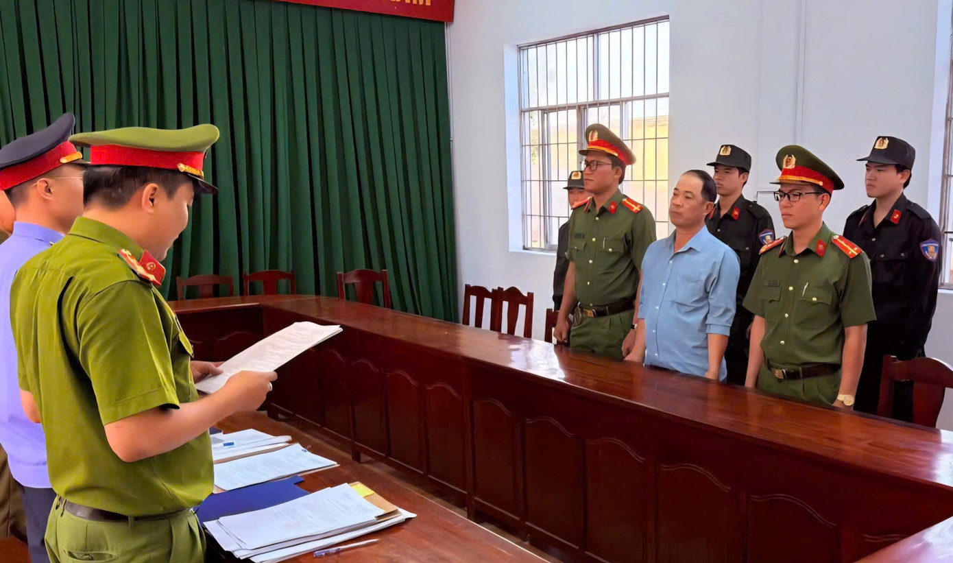 Bắt nhóm 'phù phép' đất rừng lừa đảo gần 20 tỷ đồng - Ảnh 1