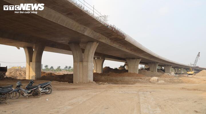 Hình hài cầu vượt sông Lạch Tray hơn 2.000 tỷ đồng sau 13 tháng thi công - Ảnh 3