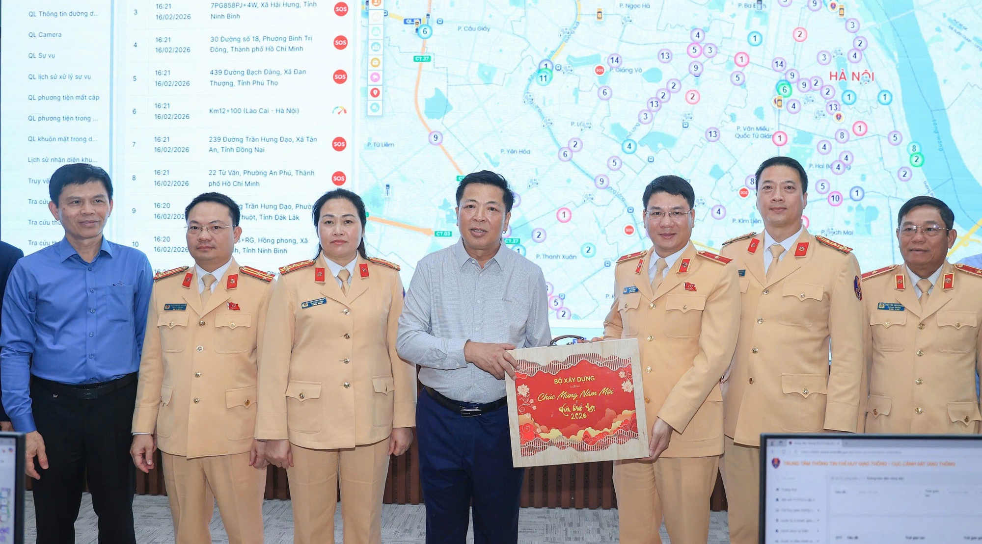 Bộ trưởng Xây dựng Trần Hồng Minh thị sát sân bay, nhà ga, đường sắt đô thị, bến xe chiều 29 Tết - Ảnh 6