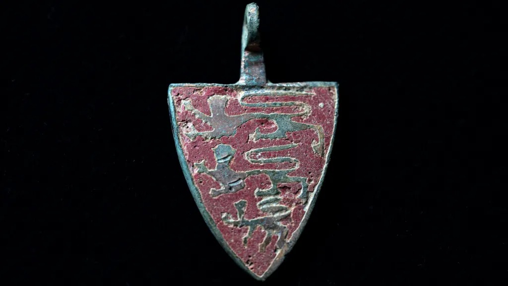 Khảo sát địa chất xây đường sắt cao tốc, phát hiện la liệt 450.000 kho báu vàng, bạc…: Giá trị vượt xa cả vật chất - Ảnh 1