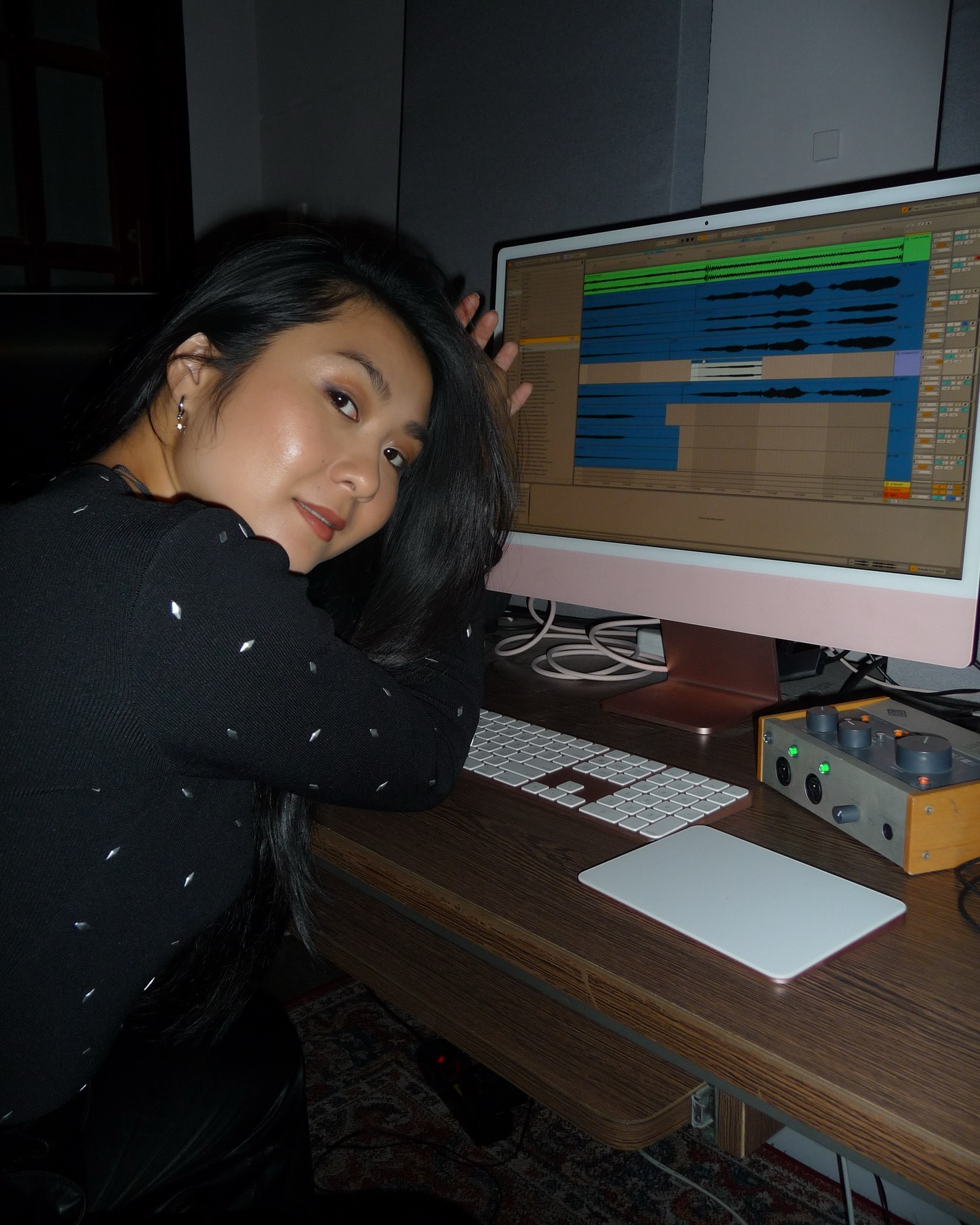 Nữ ca sĩ Việt bị trộm hành lý tại Đức, mất đi 1 thứ là tài sản quý giá nhất - Ảnh 2