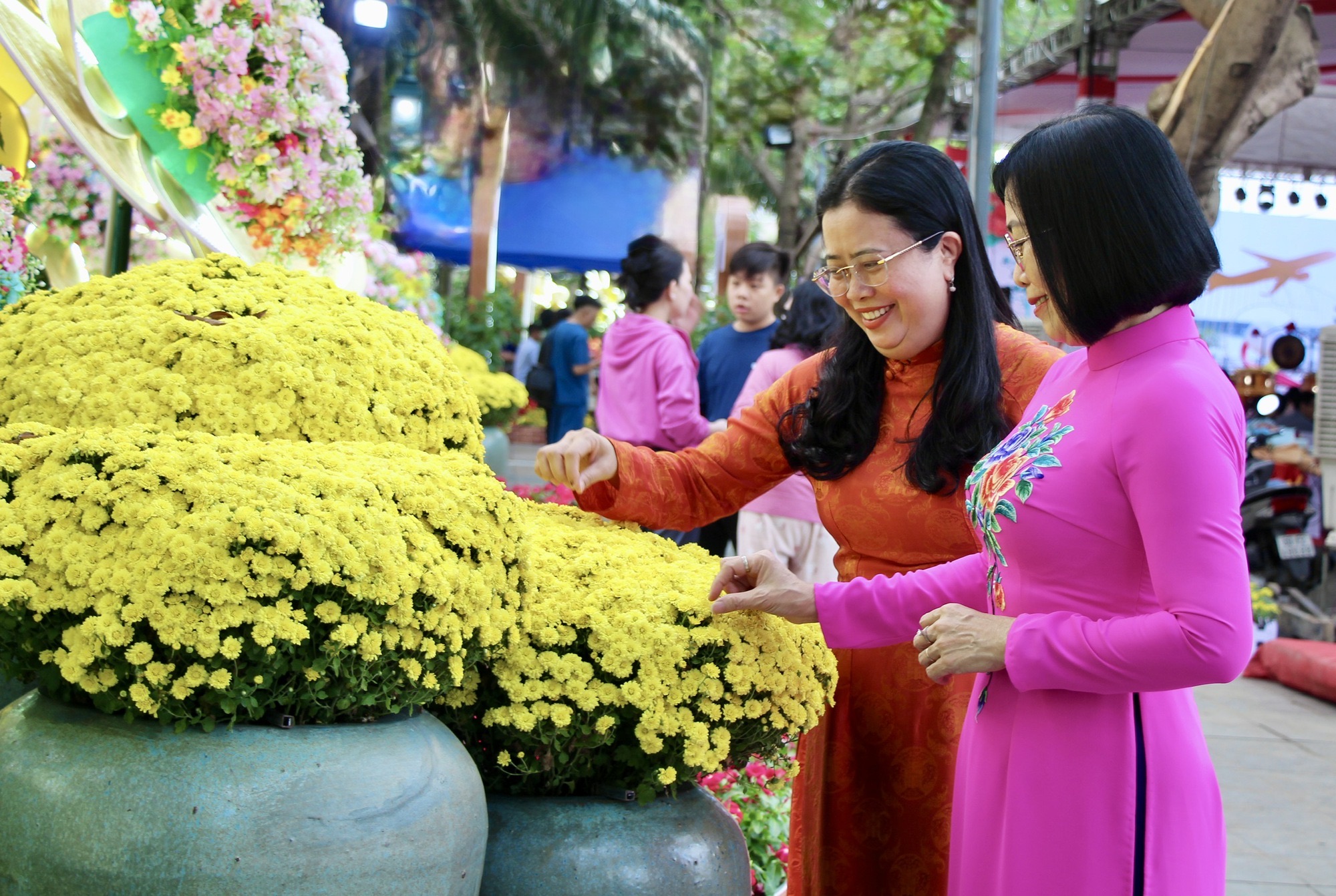 Cận cảnh đường hoa ven sông Đồng Nai "vạn người mê" - Ảnh 6