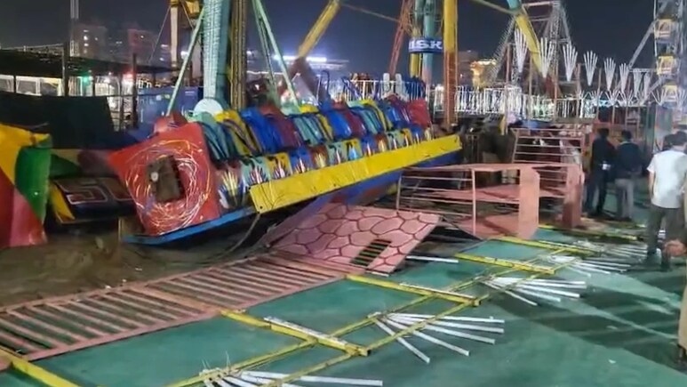 Rùng mình khoảnh khắc đu quay khổng lồ đổ sập, 1 cảnh sát thiệt mạng - Ảnh 1