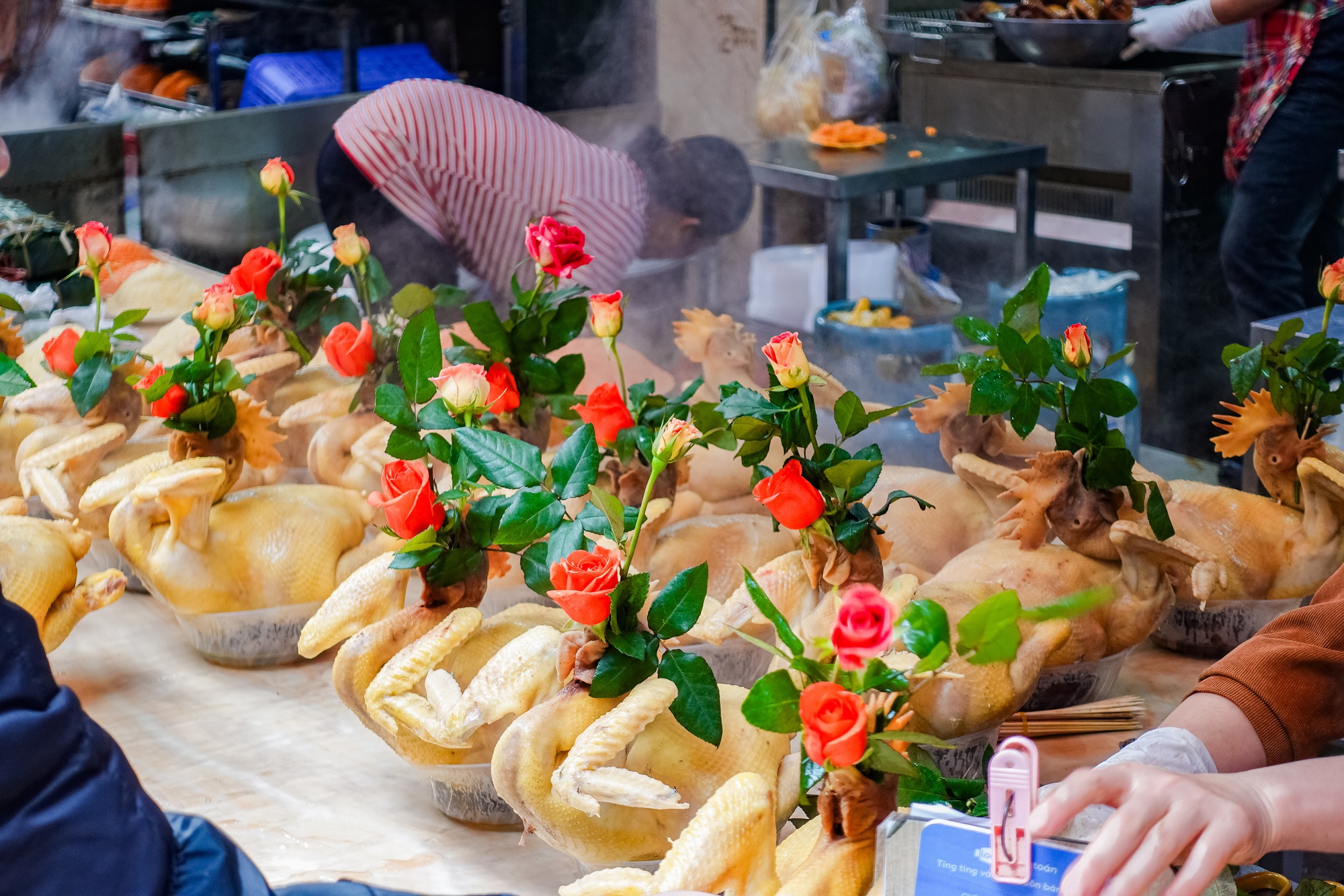 Gà luộc 1 triệu/con vẫn đổ xô mua - đây là khu chợ hot nhất Hà Nội hôm nay! - Ảnh 5