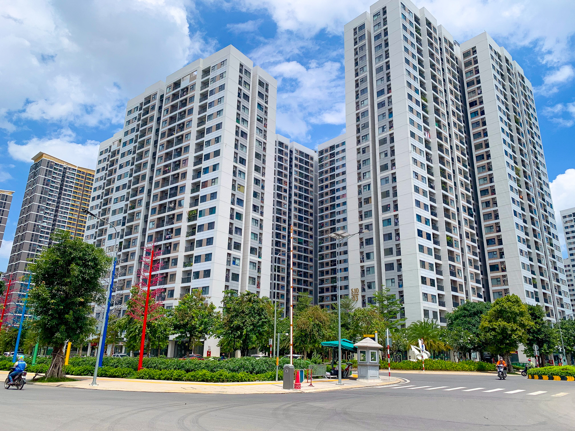 3 “ông lớn” chia thị phần bất động sản TP.HCM năm Bính Ngọ: Vinhomes làm siêu dự án ngoại ô, Masterise tiếp tục giữ trung tâm, Sun Group đánh thức vùng ven sông - Ảnh 5