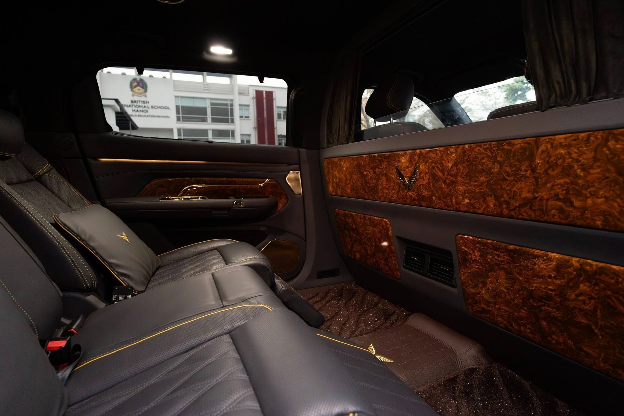 CEO GSM flex nhẹ Lạc Hồng 900 LX bản ghi xám cực lạ, 'vibe' chủ tịch ngập tràn: 'Tôi thay đổi để nhìn lực và trẻ trung hợp với độ tuổi 18+ của mình' - Ảnh 5