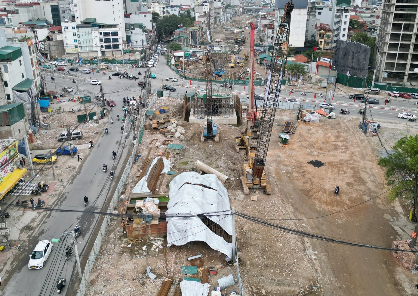 Hà Nội: Nhiều dự án giao thông công nhân 'cắm cờ, dựng trại' quyết tâm vượt tiến độ - Ảnh 5