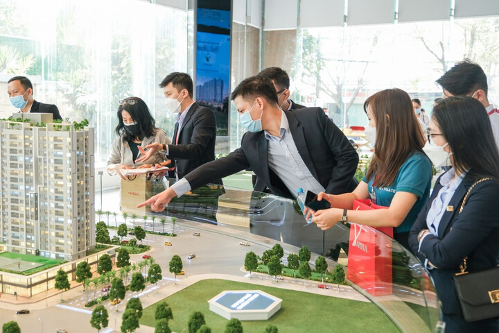Chạy đua doanh số để nhận thưởng Tết, môi giới bất động sản tung chiêu hút khách - Ảnh 1