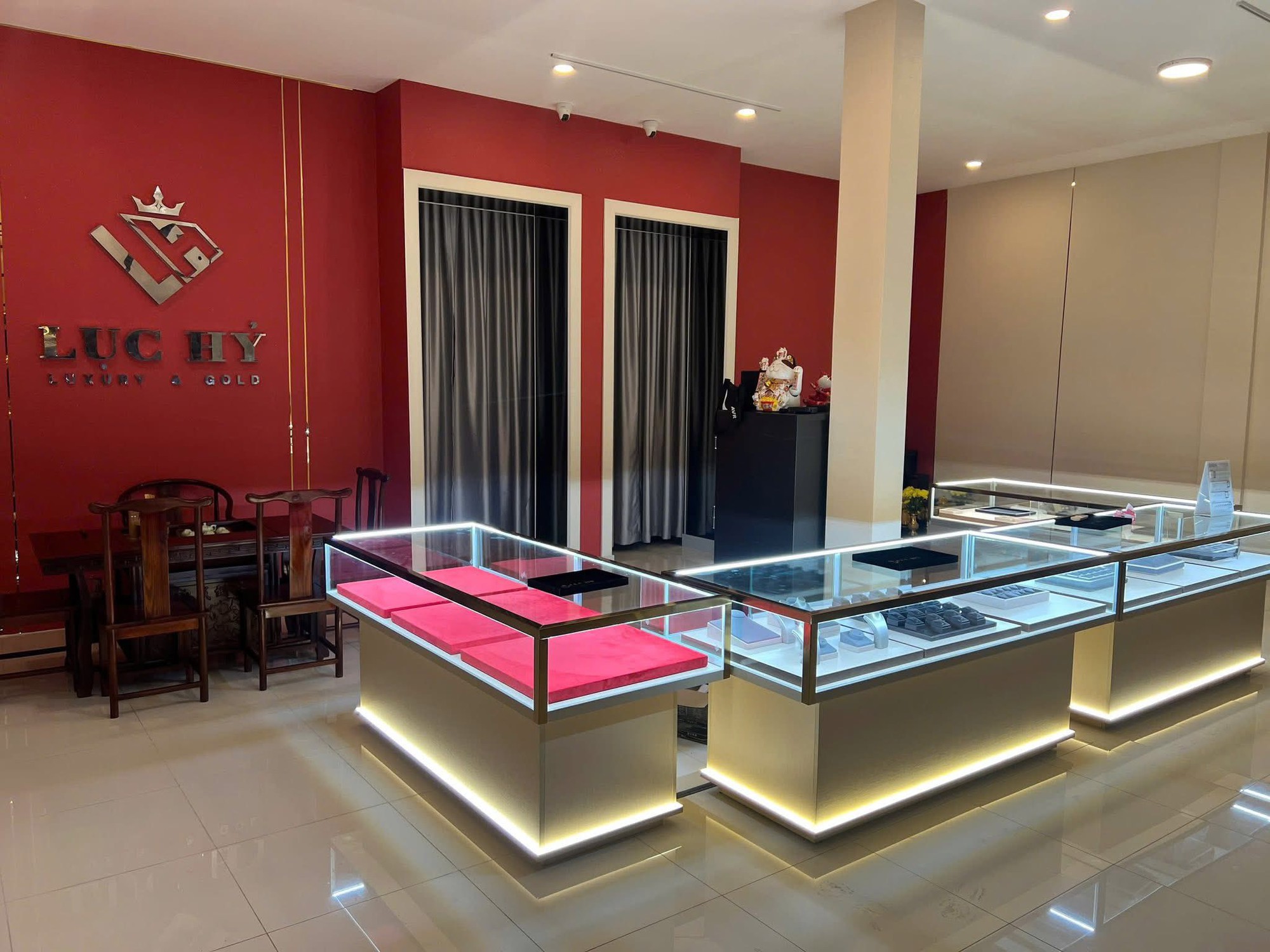 "Thảo Gà" là ai? Sự thật về anh chàng bán quần áo online trở thành CEO chuỗi cửa hàng kim cương chỉ sau 2 năm - Ảnh 3