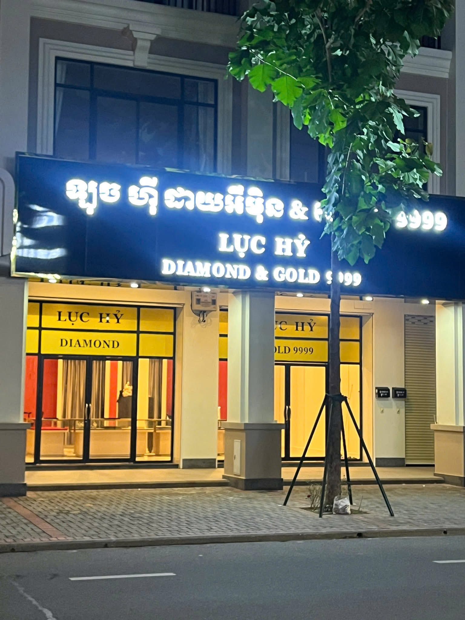 "Thảo Gà" là ai? Sự thật về anh chàng bán quần áo online trở thành CEO chuỗi cửa hàng kim cương chỉ sau 2 năm - Ảnh 2