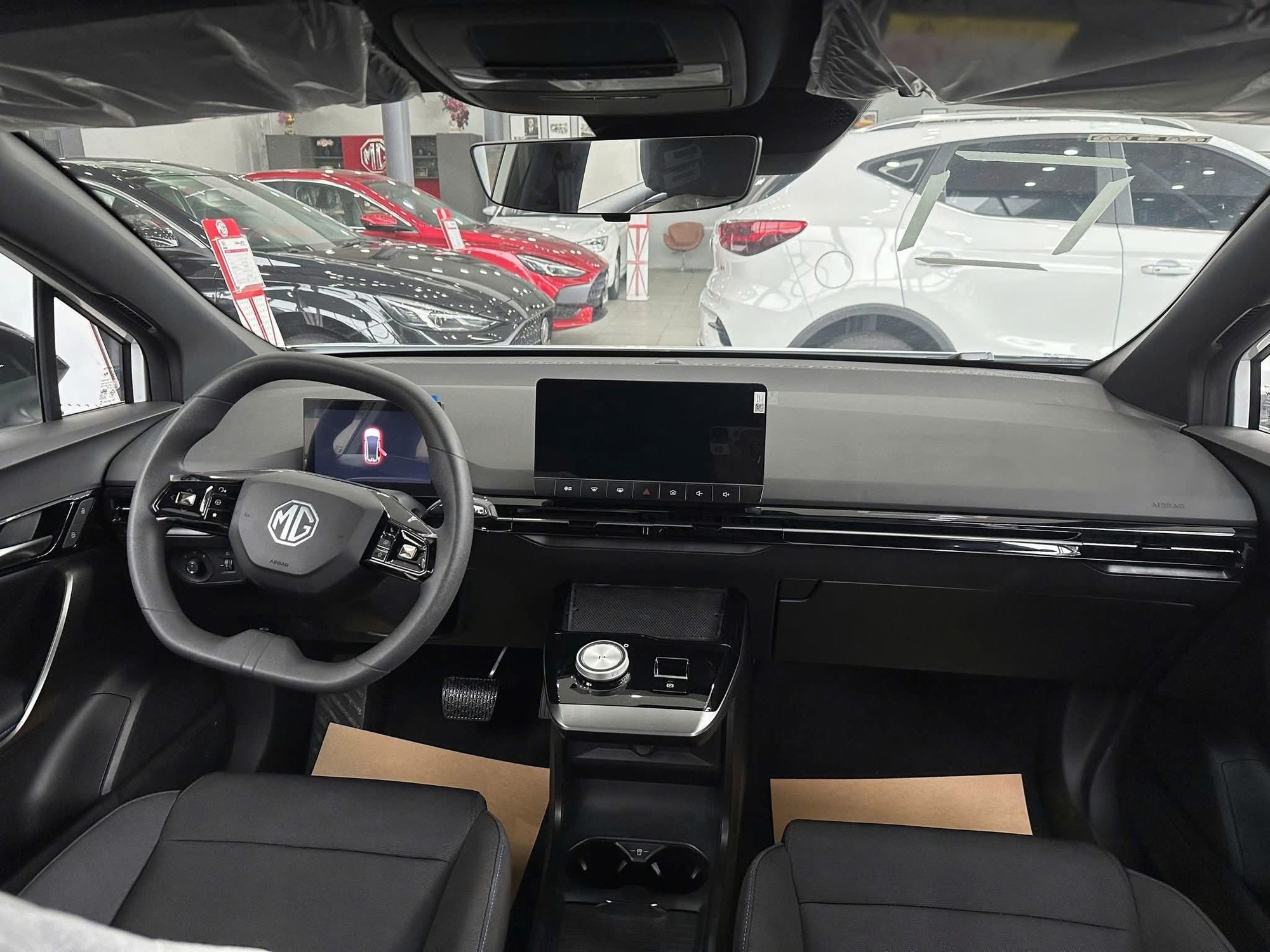 Đại lý xả kho MG4, giảm sốc kỷ lục 328 triệu đồng: Giá thực tế chỉ 620 triệu, rẻ ngang Kia Sonet, đấu Mitsubishi Xforce - Ảnh 4