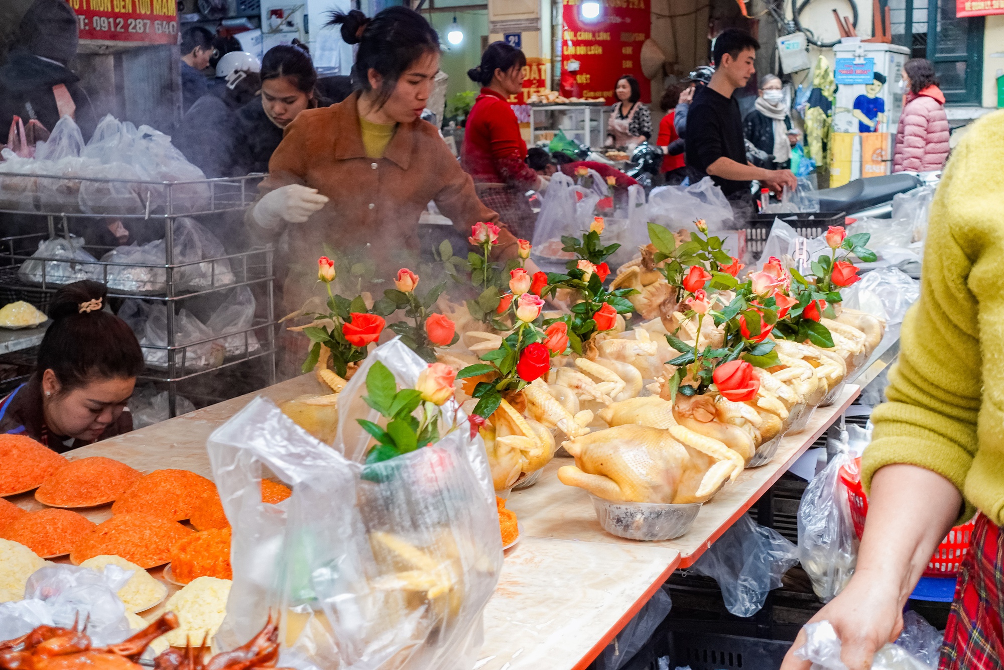 Gà luộc 1 triệu/con vẫn đổ xô mua - đây là khu chợ hot nhất Hà Nội hôm nay! - Ảnh 6