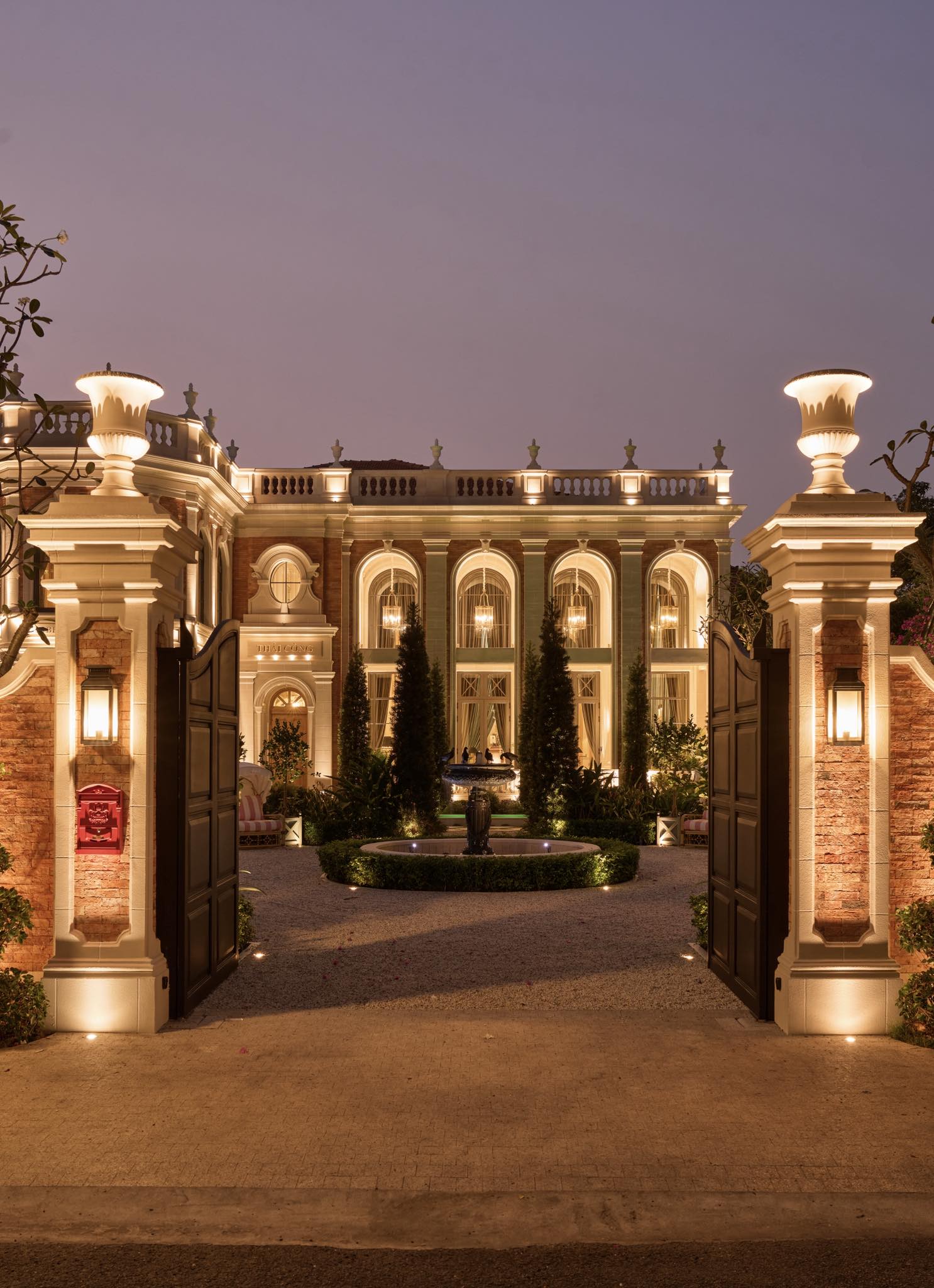 Biệt thự triệu đô ở TP.HCM của Thái Công bị chê "nhìn thôi đã thấy mệt" - Ảnh 15