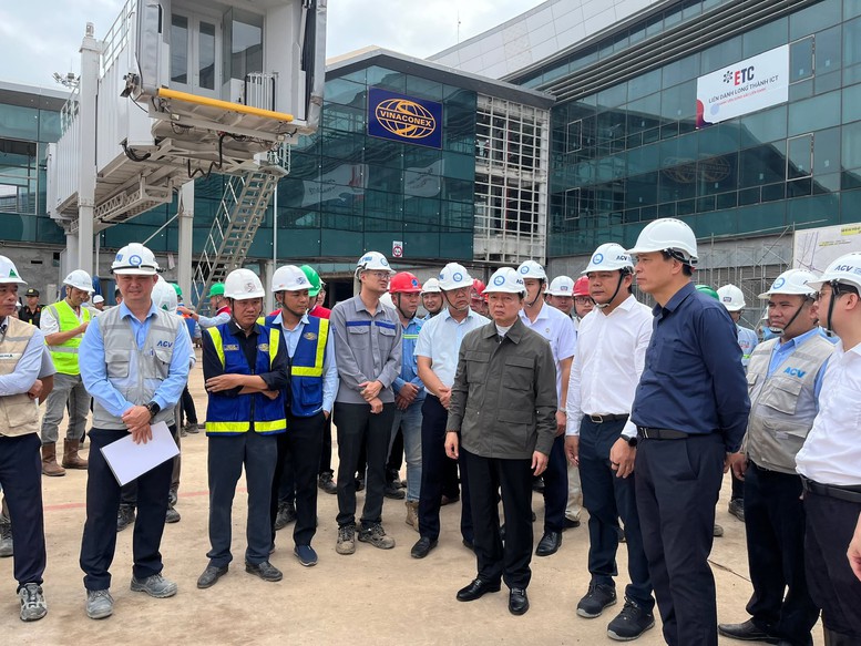 Phó Thủ tướng Trần Hồng Hà động viên, chúc Tết người lao động trên công trường sân bay Long Thành - Ảnh 2