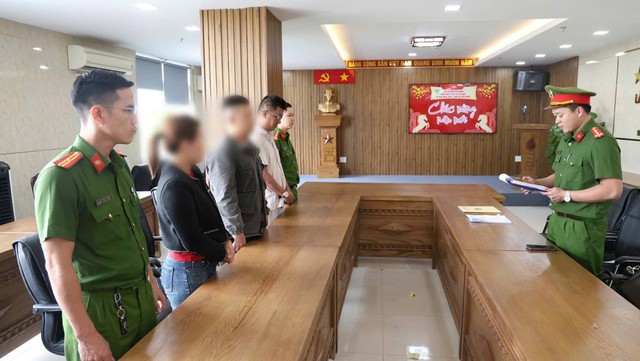 Cảnh sát đồng loạt khám xét trụ sở công ty, kho hàng, bắt ông chủ Lê Thái Bình - Ảnh 1