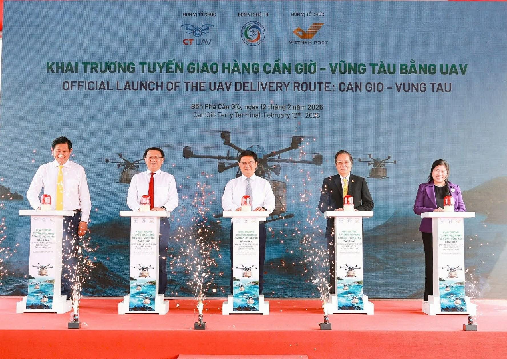 NÓNG: Chính thức khai trương tuyến giao hàng vượt biển bằng UAV đầu tiên, 2kg hàng bay 12km mất 15 phút - Ảnh 2