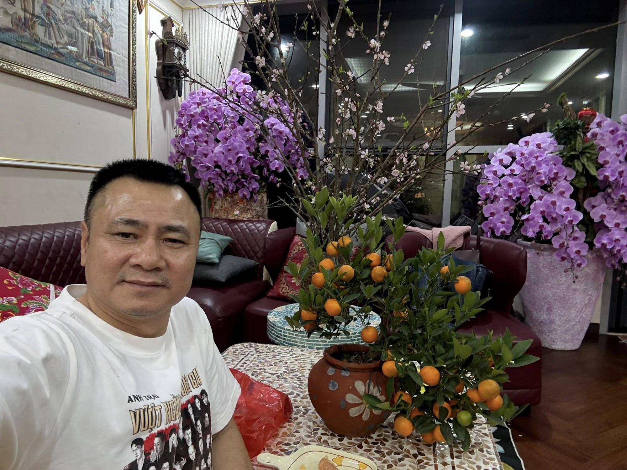 Điều đắt giá nhất trong nhà riêng của NSND Tự Long - Phó Giám đốc Nhà hát chèo Quân đội cận Tết - Ảnh 1