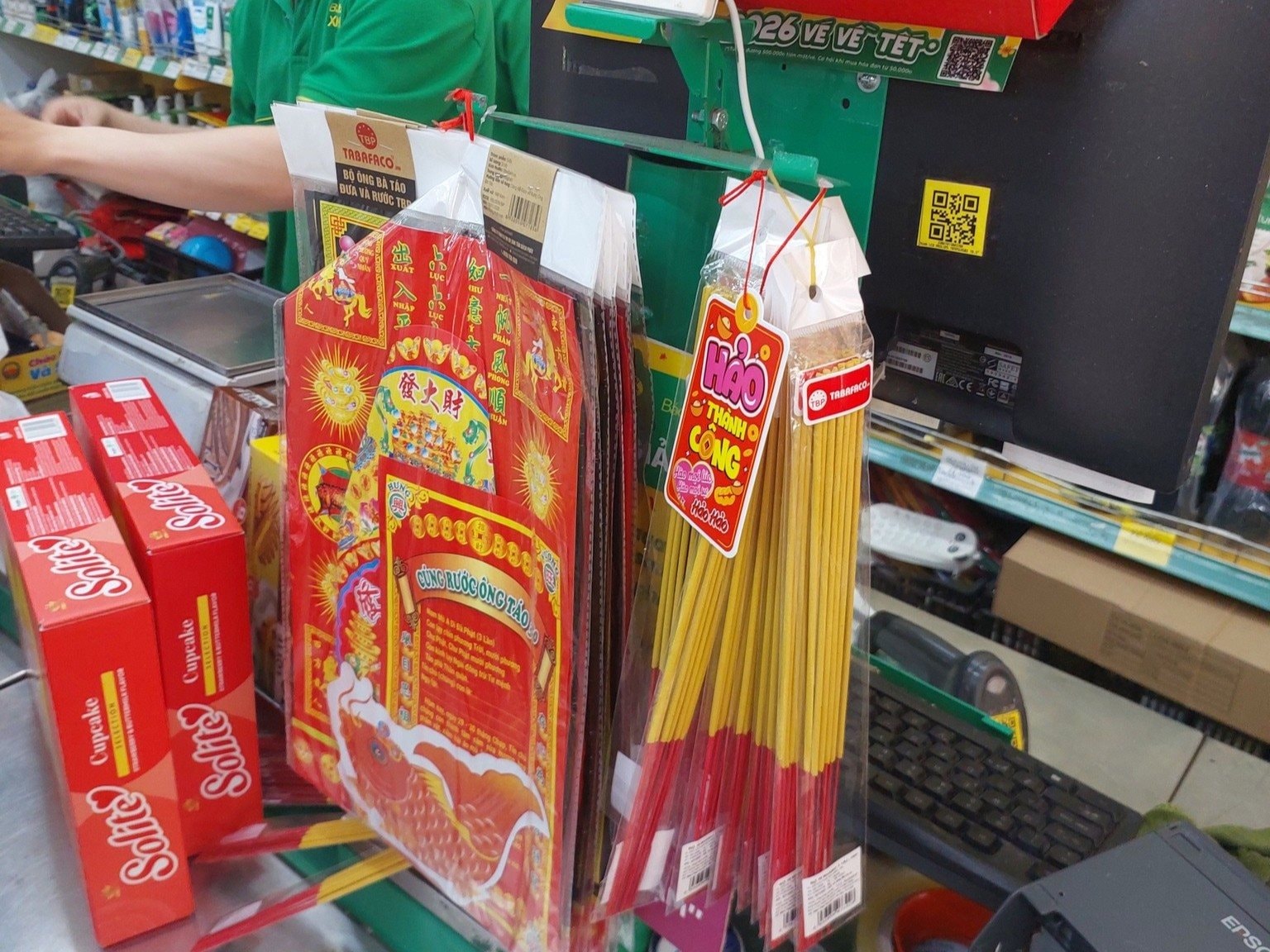 Rẻ bằng 1/6 giá chợ, đại gia bán lẻ tung ra cá lóc nướng trui 49.000 đồng: Toan tính thực sự phía sau mức giá rẻ mạt? - Ảnh 4