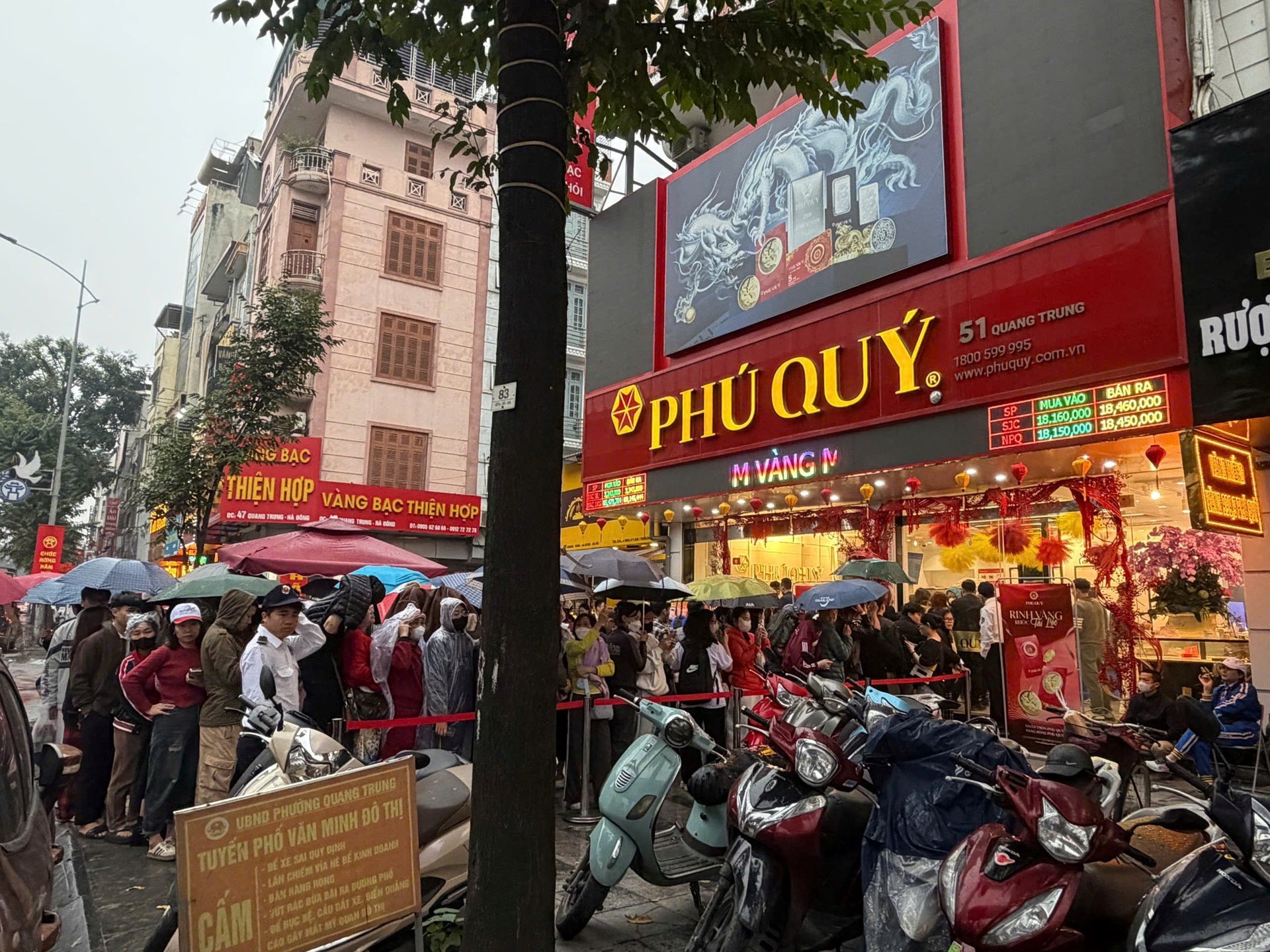 Giả danh nhân viên ngân hàng lừa đảo hơn 24 tỉ đồng - Ảnh 2