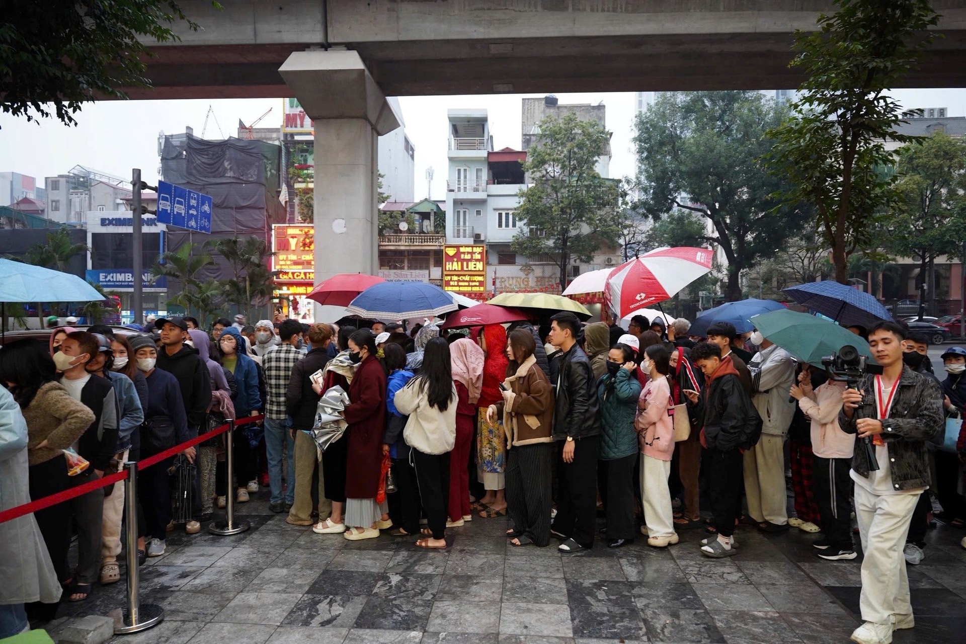 Giả danh nhân viên ngân hàng lừa đảo hơn 24 tỉ đồng - Ảnh 4