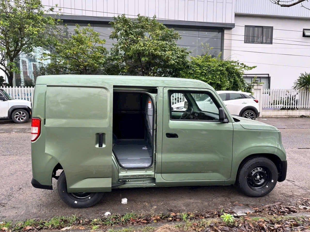 Lộ ảnh VinFast EC Van bản cửa lùa: Chưa rõ là xe thương mại hay AI, tăng sức cạnh tranh 'Su cóc' - Ảnh 3