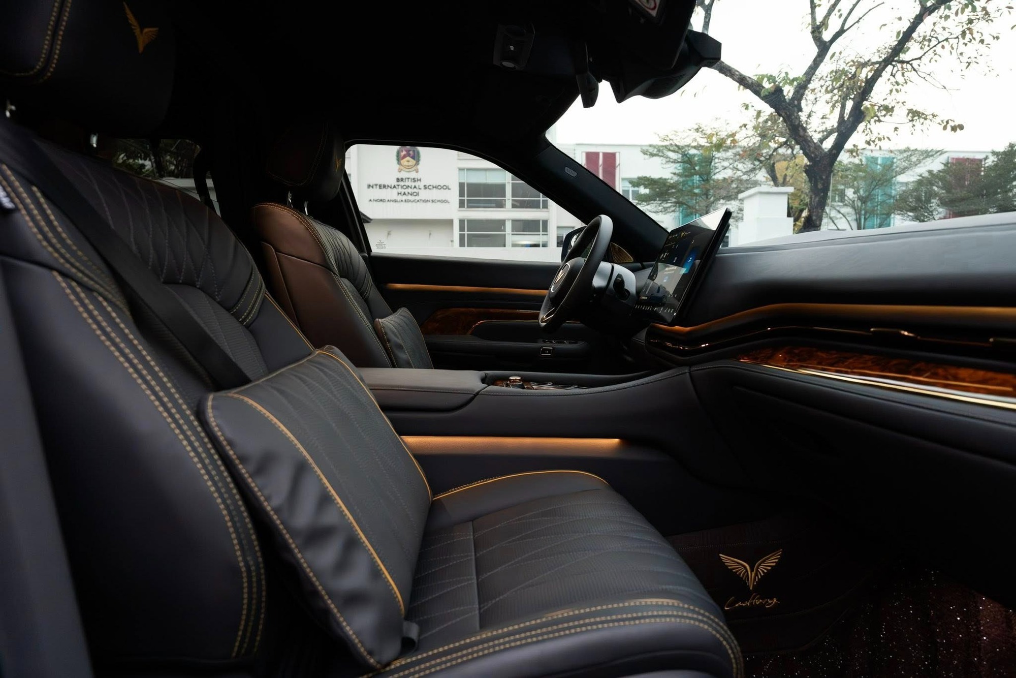 CEO GSM flex nhẹ Lạc Hồng 900 LX bản ghi xám cực lạ, 'vibe' chủ tịch ngập tràn: 'Tôi thay đổi để nhìn lực và trẻ trung hợp với độ tuổi 18+ của mình' - Ảnh 7