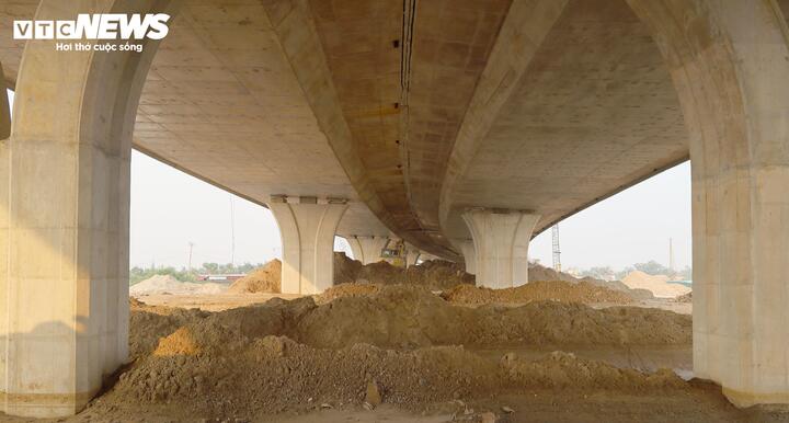 Hình hài cầu vượt sông Lạch Tray hơn 2.000 tỷ đồng sau 13 tháng thi công - Ảnh 6