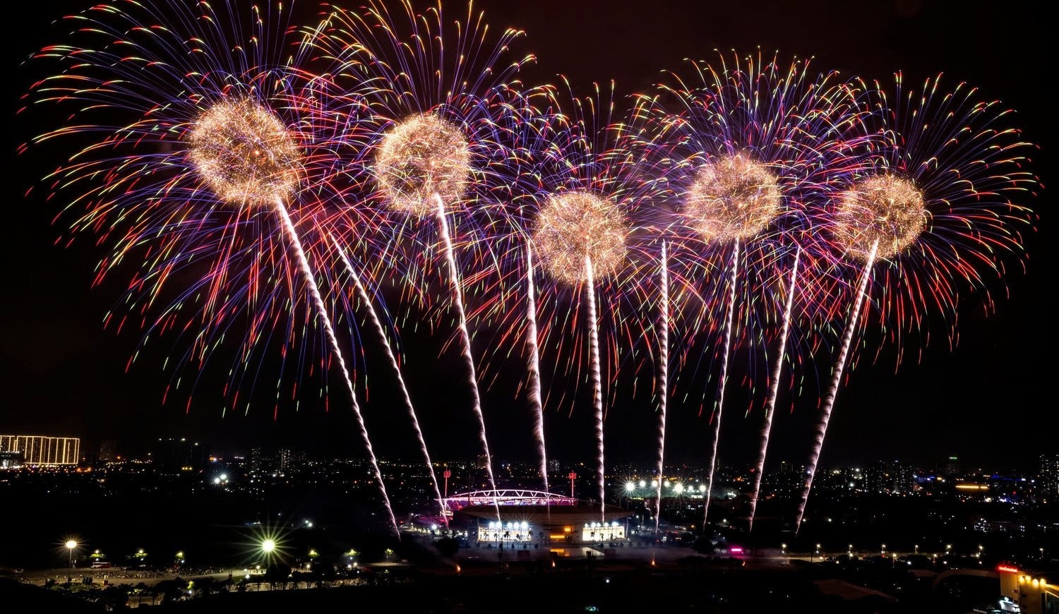 Chơi pháo hoa Tết: Nhà máy của Bộ Quốc Phòng cảnh báo tránh mức phạt 40 triệu đồng - Ảnh 1