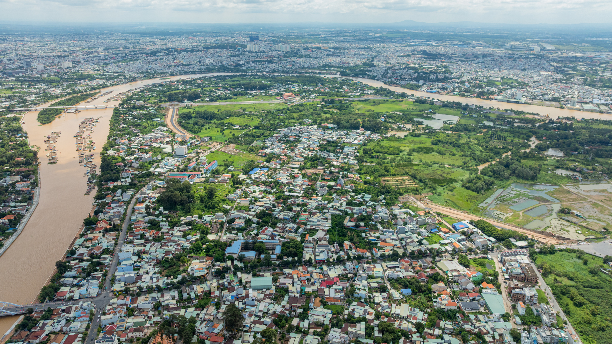 3 “ông lớn” chia thị phần bất động sản TP.HCM năm Bính Ngọ: Vinhomes làm siêu dự án ngoại ô, Masterise tiếp tục giữ trung tâm, Sun Group đánh thức vùng ven sông - Ảnh 9